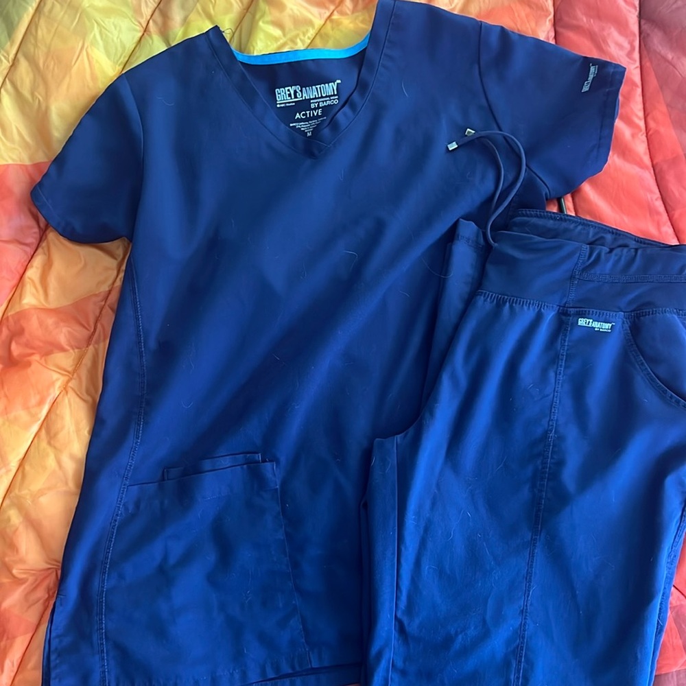 Scrub set
